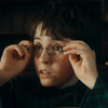Dominic McLaughlin como Harry Potter durante su primer año en Hogwarts en la nueva serie de HBO.